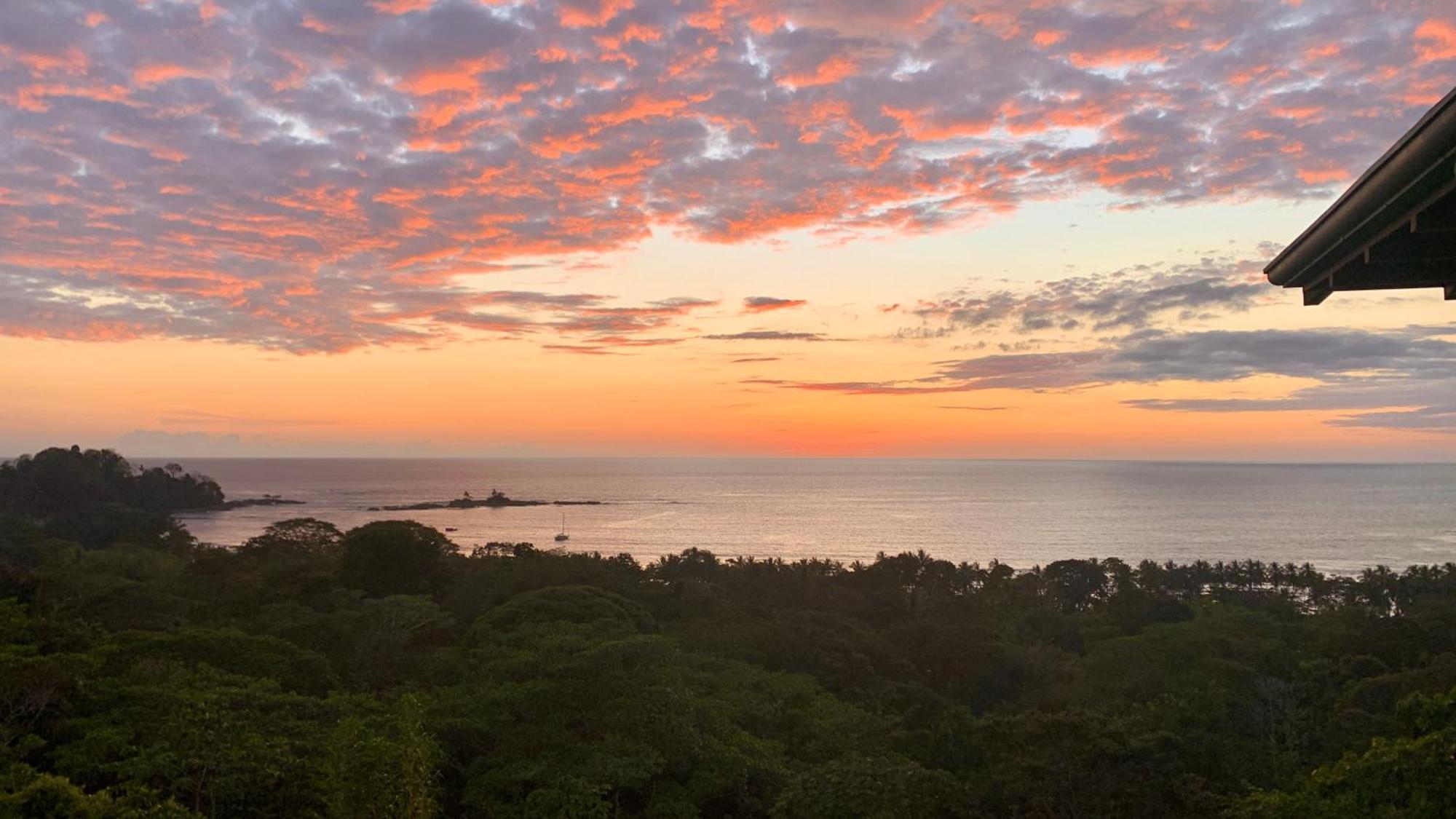 Pacific Edge Eco Lodge Dominical Szoba fotó